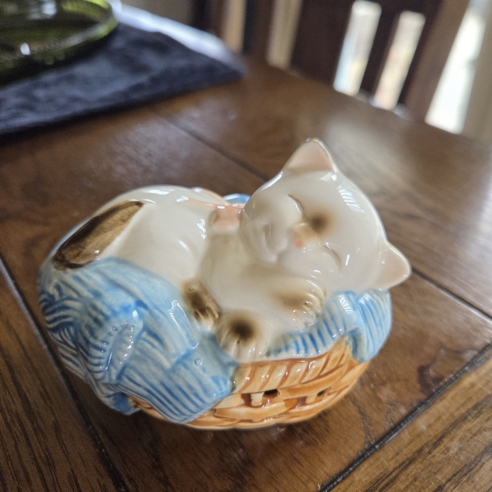 Kitten In A Laundry Basket Potpourri Holder From Avon 1983